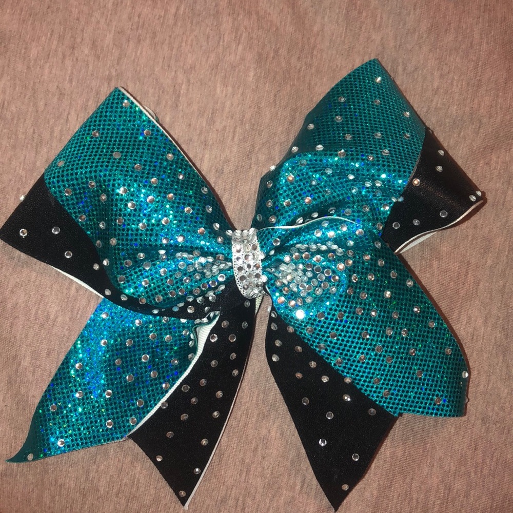Cheer extreme bow